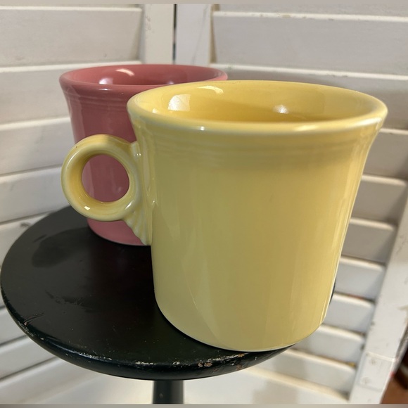Fiesta USA 2 mugs Fiestaware marked on bottom - pink and soft yellow - Picture 14 of 15